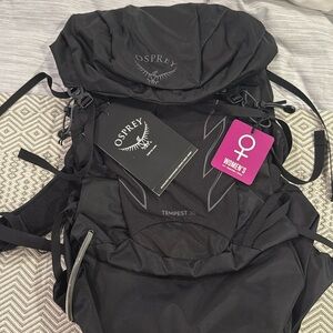 NWT Osprey Tempest 30 Stealth Black WXS/S Women’s Hiking Backpack